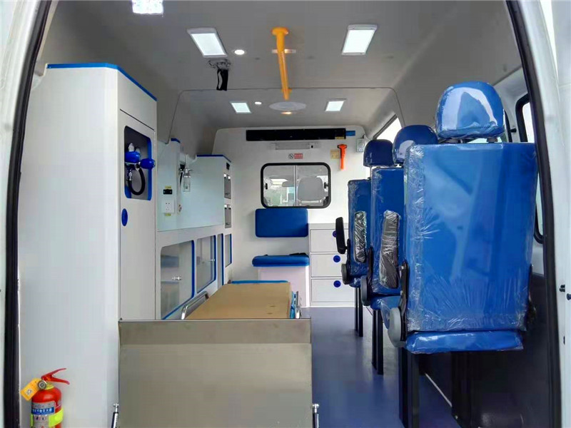福特新世代V348長軸高頂運(yùn)輸型救護(hù)車