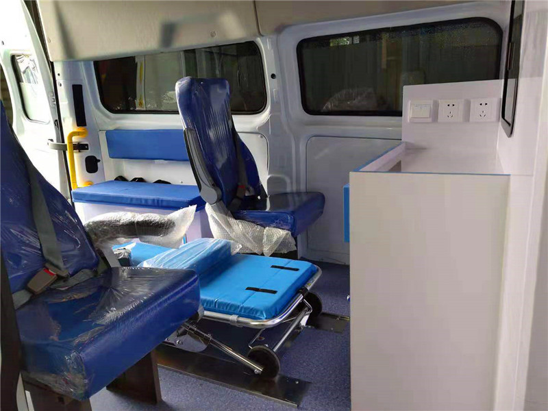 福特新全順V362長軸中頂運輸型救護車（柴油）