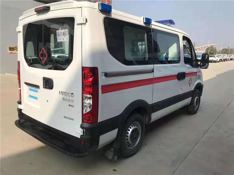 依維柯歐盛救護車（轉運型）