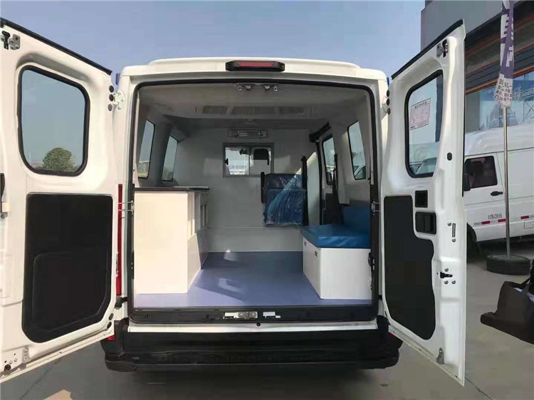 依維柯歐盛救護車（轉運型）