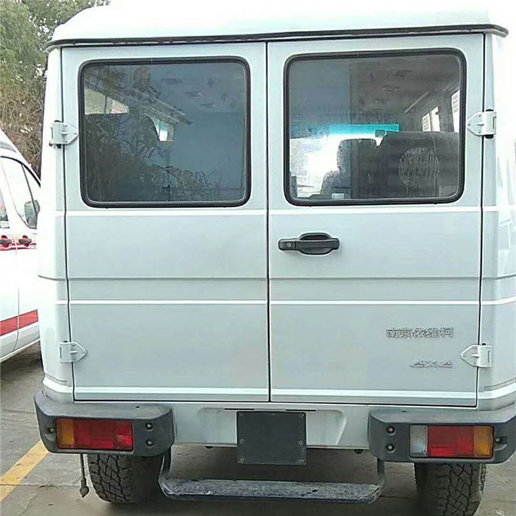 依維柯救護車（四驅(qū)越野）