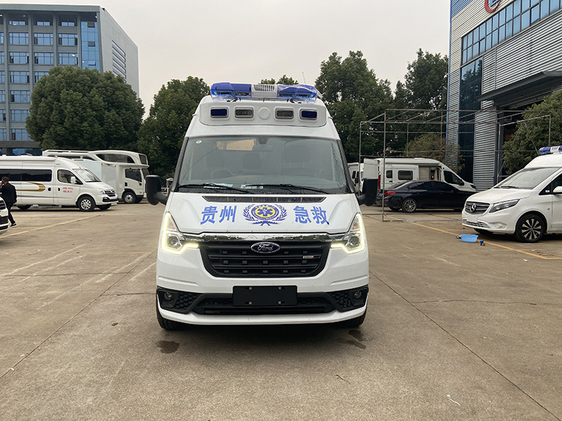 福特V348長軸中頂救護(hù)車