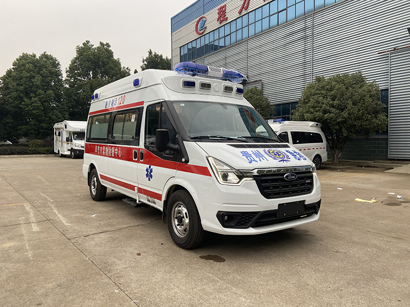 福特V348長軸中頂救護(hù)車
